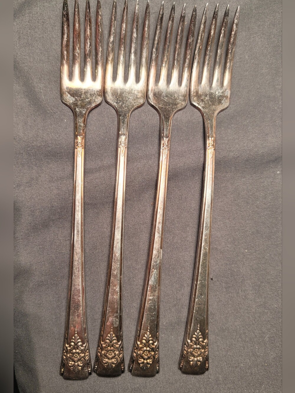 Vintage Wm Rogers Silver Plated Mountain Rose Dinner Forks. Set of 4